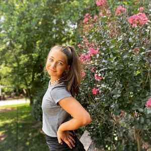 Meet your Posher, Ava